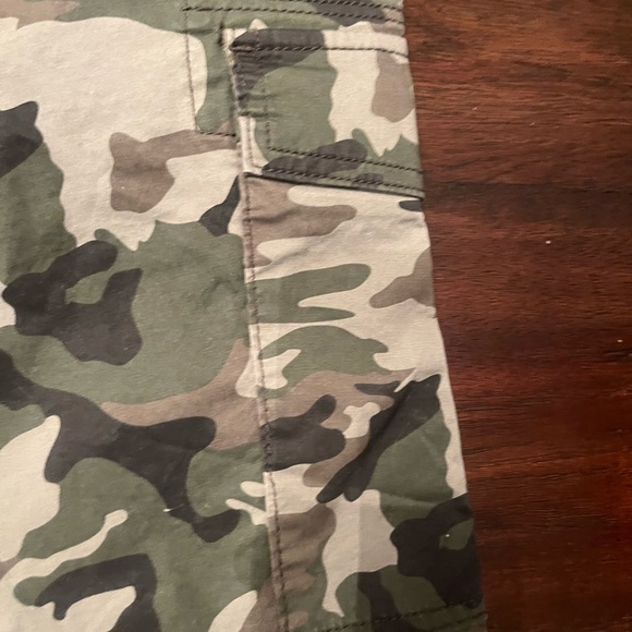 NWT Iron Twill Cargo shorts Size 40 Camo - Picture 4 of 8